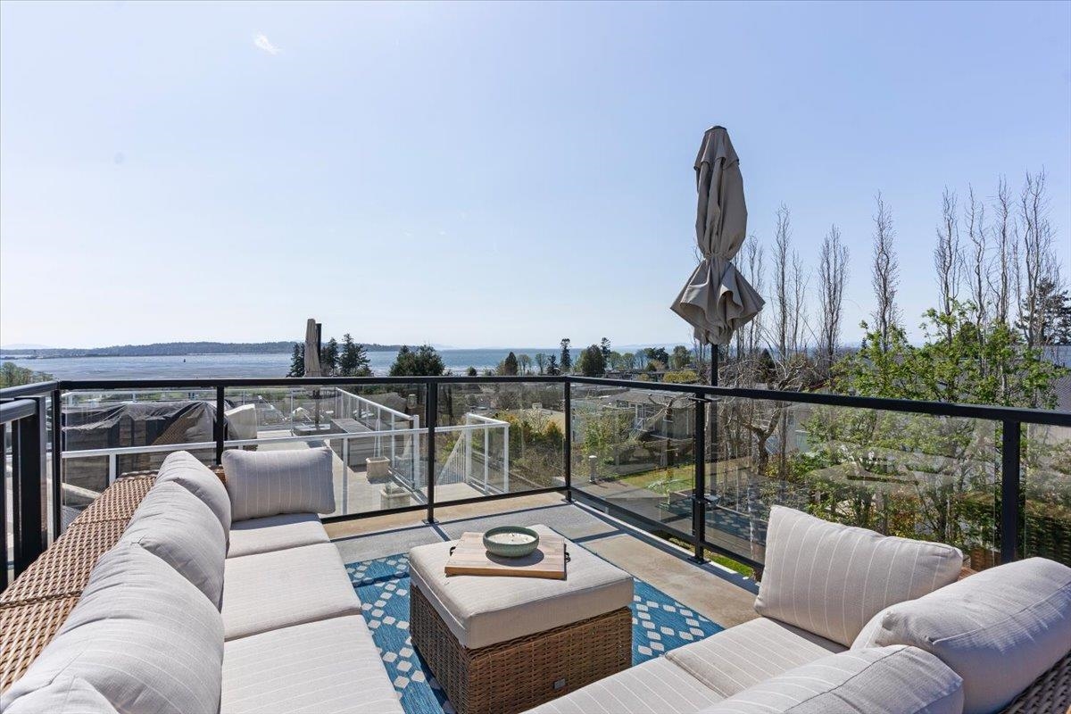 Outdoor Patio Photo of 965 Keil Street, White Rock, BC
