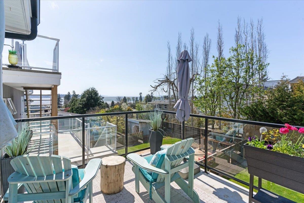 Staircase Photo of 965 Keil Street, White Rock, BC