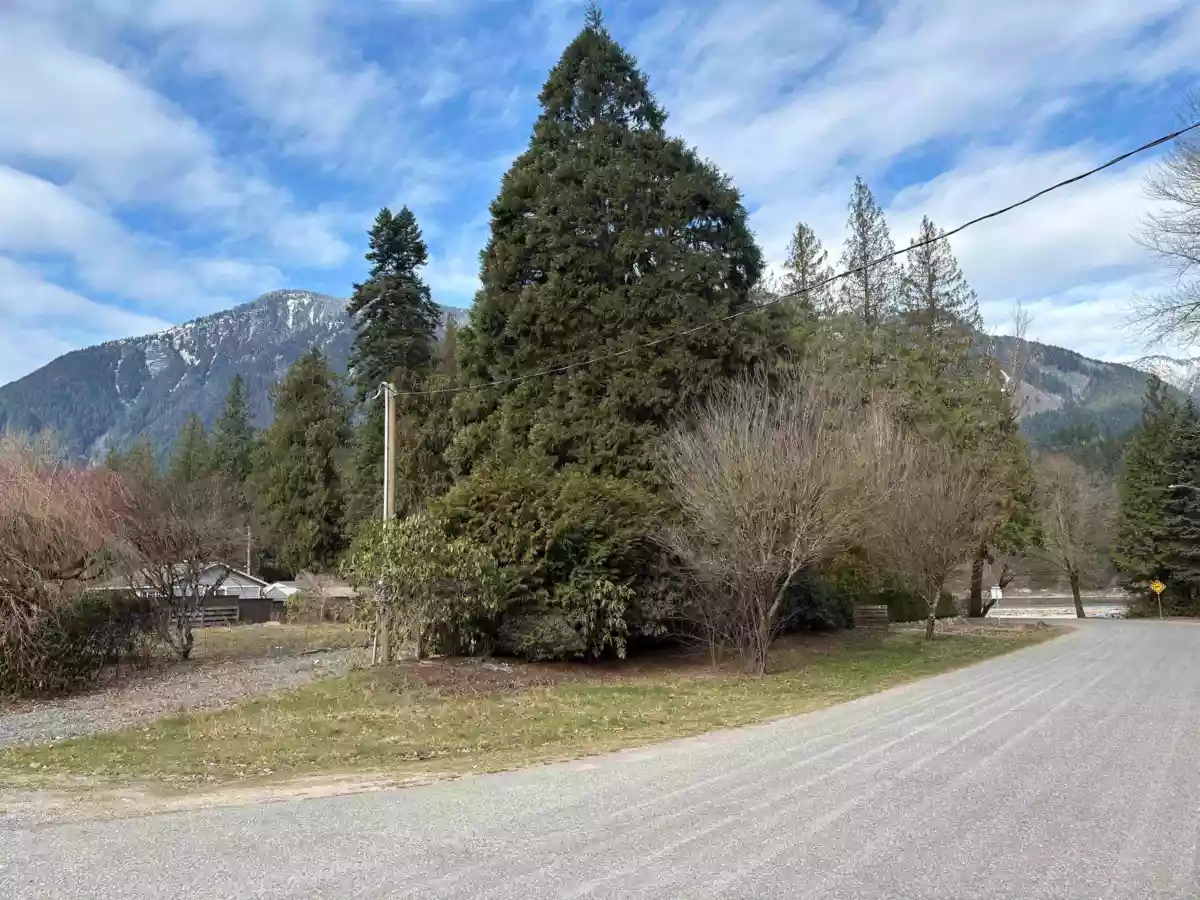 Living Room Photo of 689 Hazel Street, Hope, BC