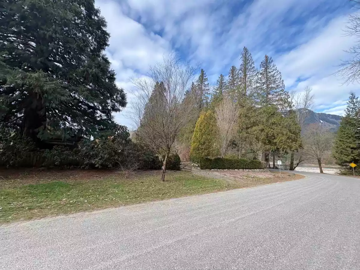 Powder Room Photo of 689 Hazel Street, Hope, BC