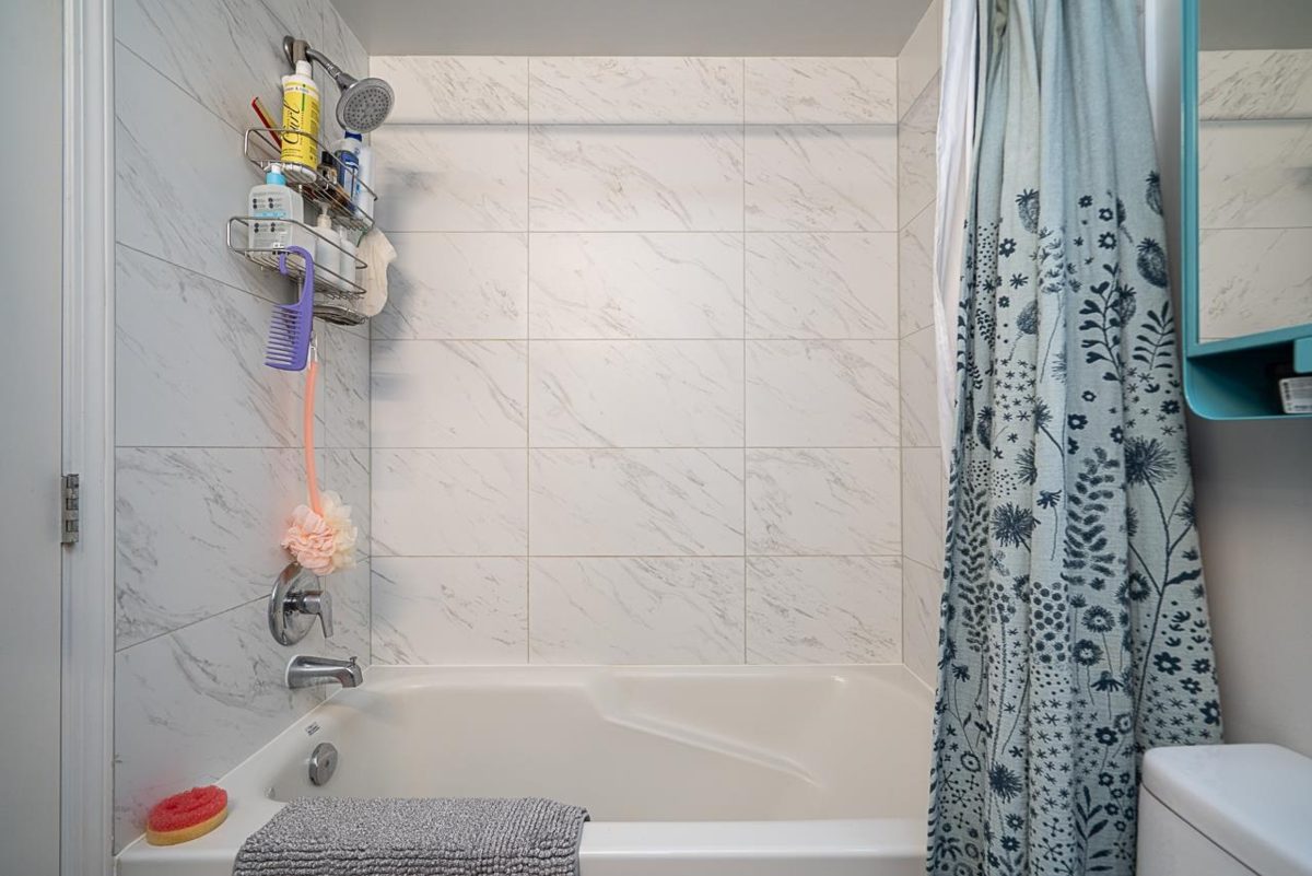 Entry Foyer Photo of 7 221 Ash Street, New Westminster, BC