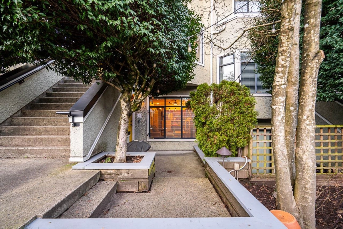 Living Room Photo of 7 221 Ash Street, New Westminster, BC