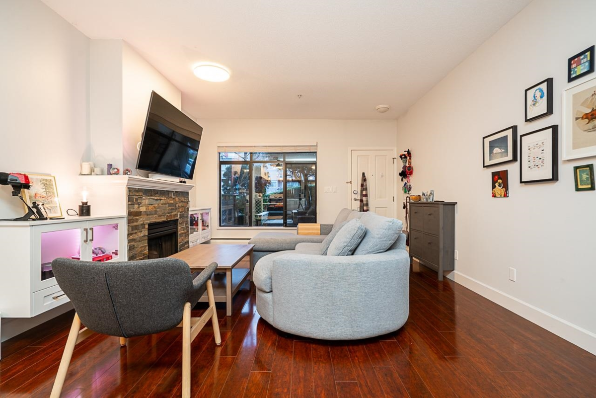 Walk-In Closet Photo of 7 221 Ash Street, New Westminster, BC