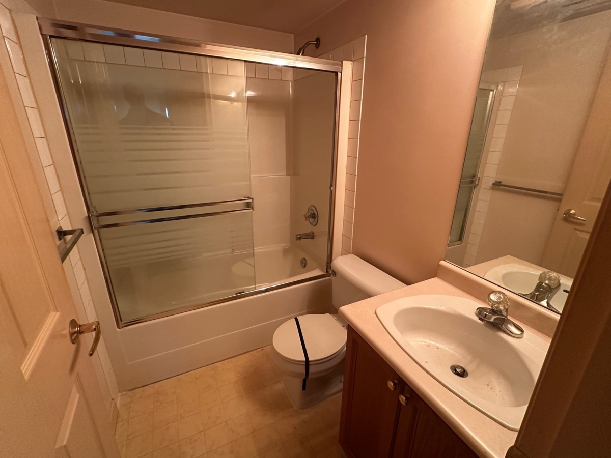 Primary Bathroom Photo of 502 70 Richmond Street, New Westminster, BC