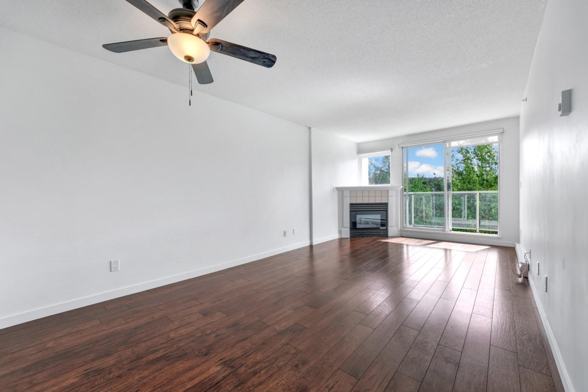 Breakfast Nook Photo of 803 9830 Whalley Boulevard, Surrey, BC