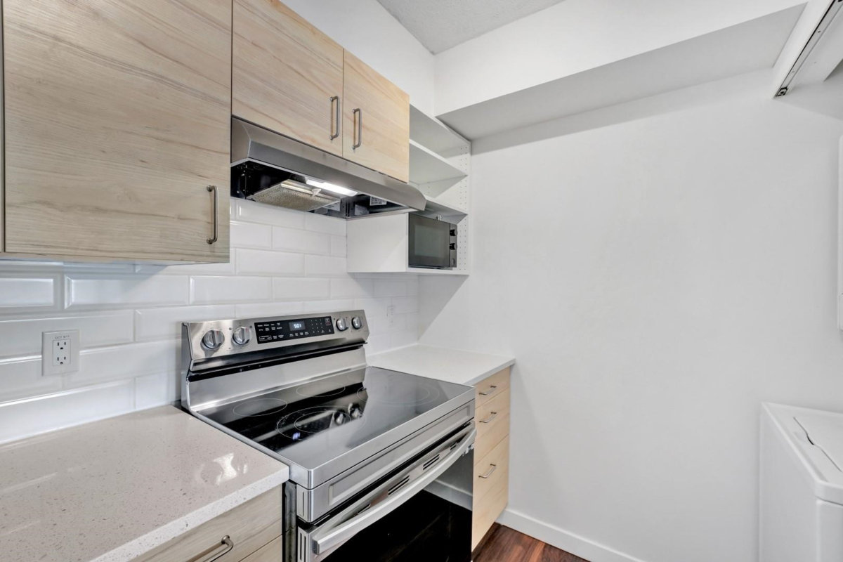 Dining Area Photo of 803 9830 Whalley Boulevard, Surrey, BC