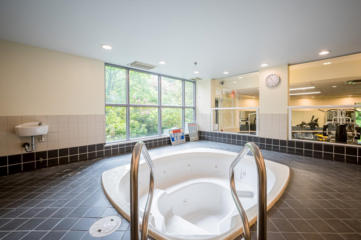 Front Yard Photo of 803 9830 Whalley Boulevard, Surrey, BC