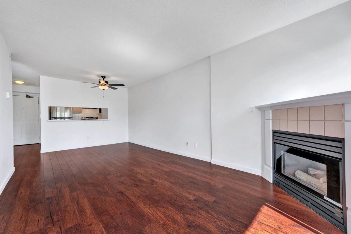 Primary Bathroom Photo of 803 9830 Whalley Boulevard, Surrey, BC