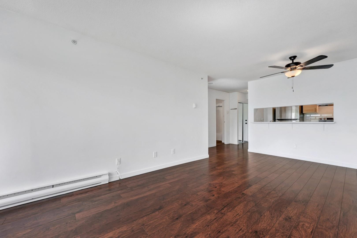 Walk-In Closet Photo of 803 9830 Whalley Boulevard, Surrey, BC