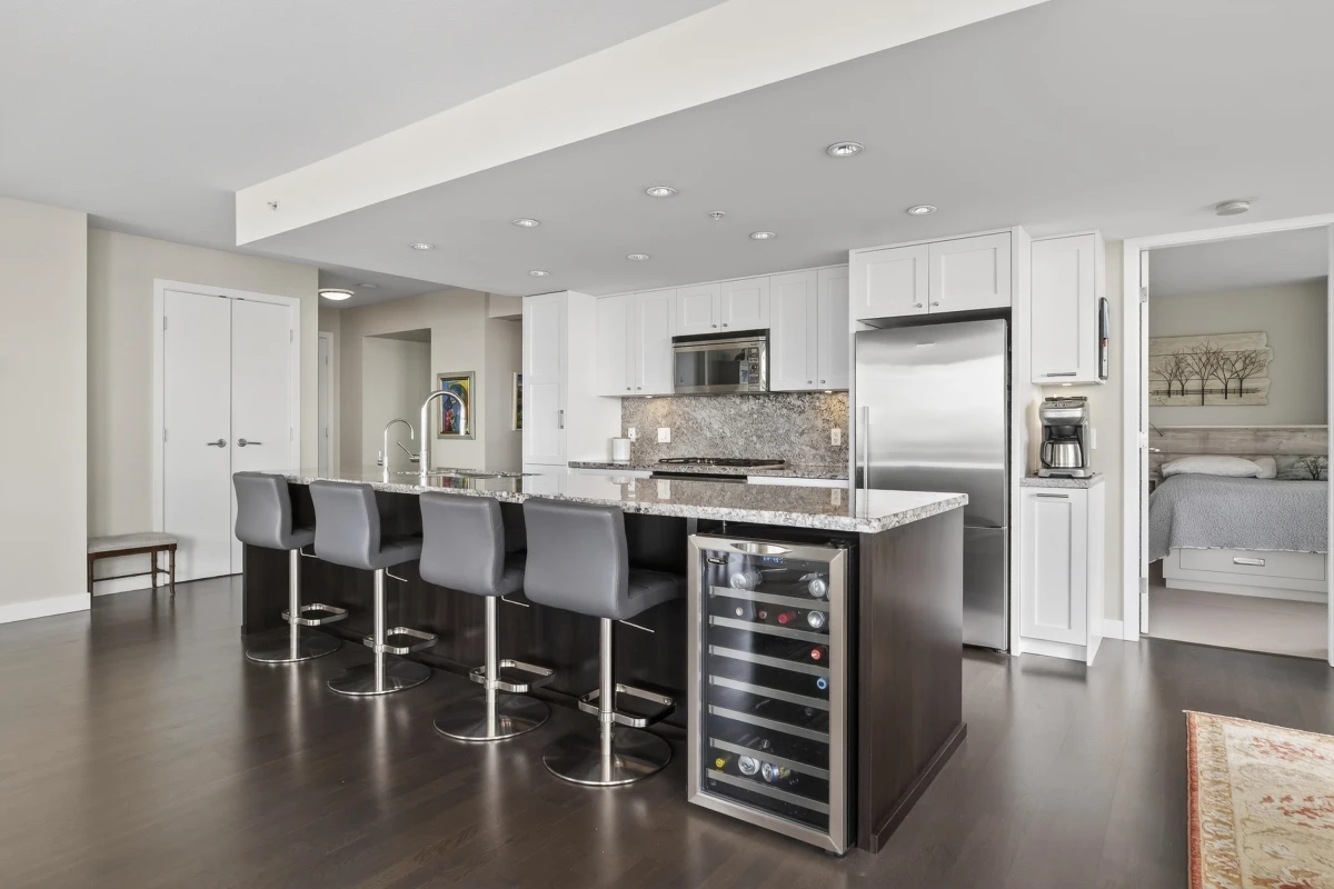 Dining Area Photo of 1207 1455 George Street, White Rock, BC