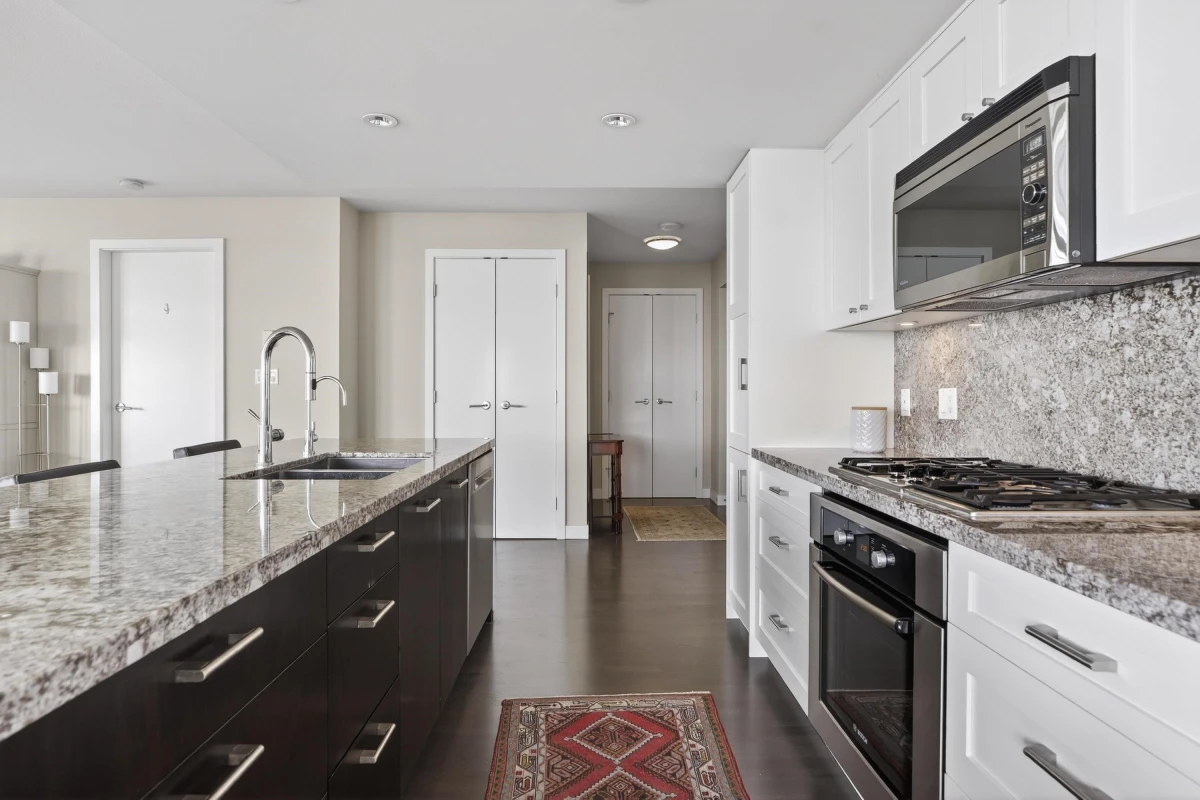 Kitchen Photo of 1207 1455 George Street, White Rock, BC
