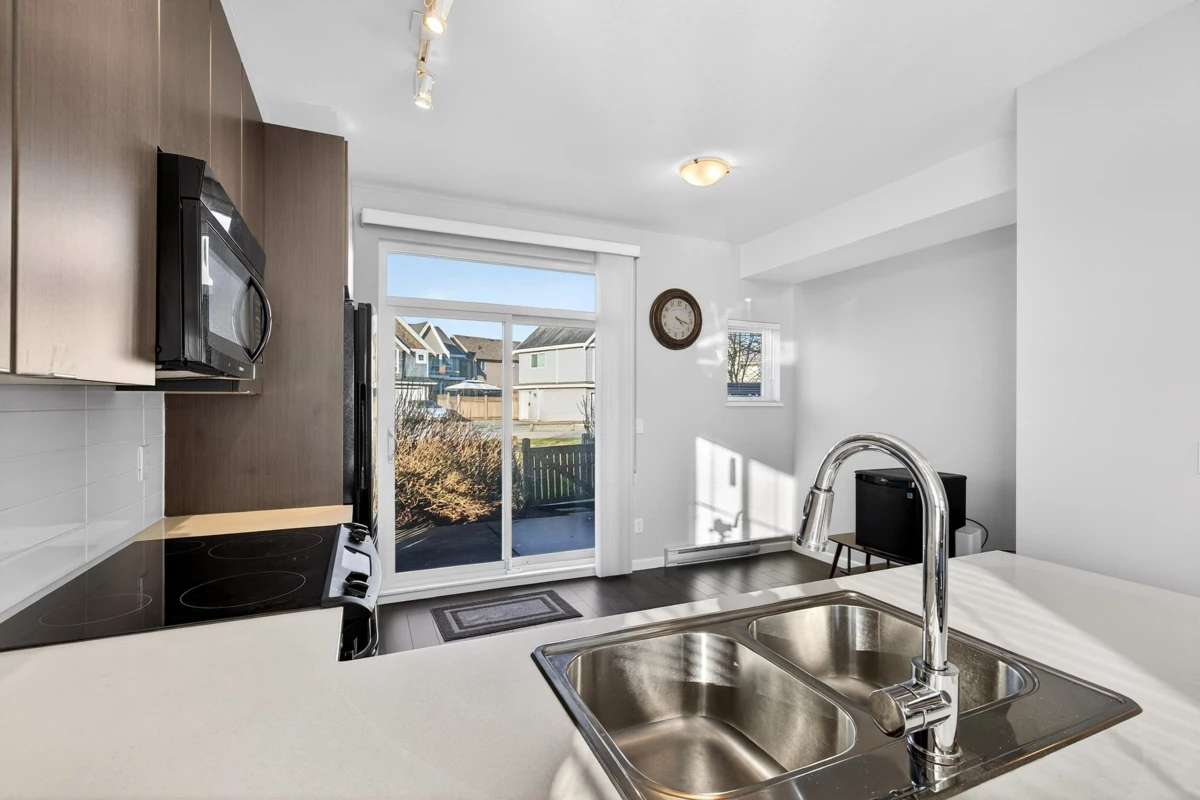 Primary Bathroom Photo of 66 19505 68a Avenue, Surrey, BC