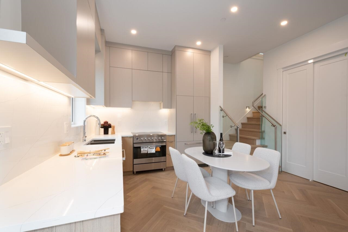 Bedroom 4 Photo of 4424 W 4th Avenue, Vancouver, BC