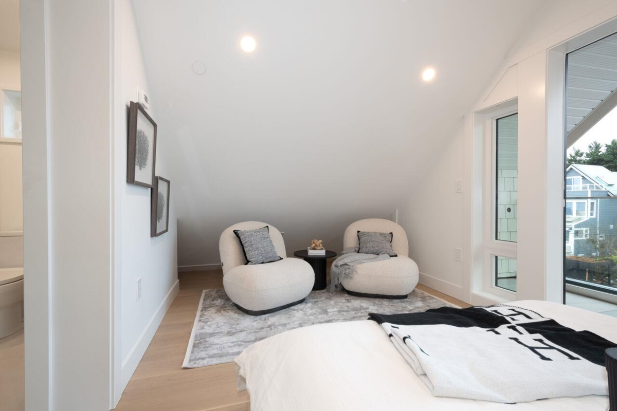 Front Yard Photo of 4424 W 4th Avenue, Vancouver, BC