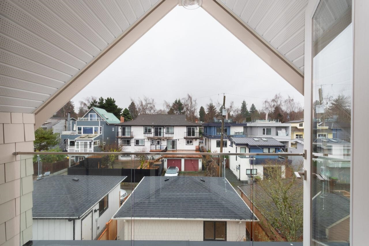 Garden / Landscaping Photo of 4424 W 4th Avenue, Vancouver, BC