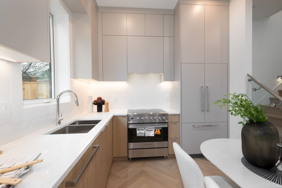 Guest Bathroom Photo of 4424 W 4th Avenue, Vancouver, BC