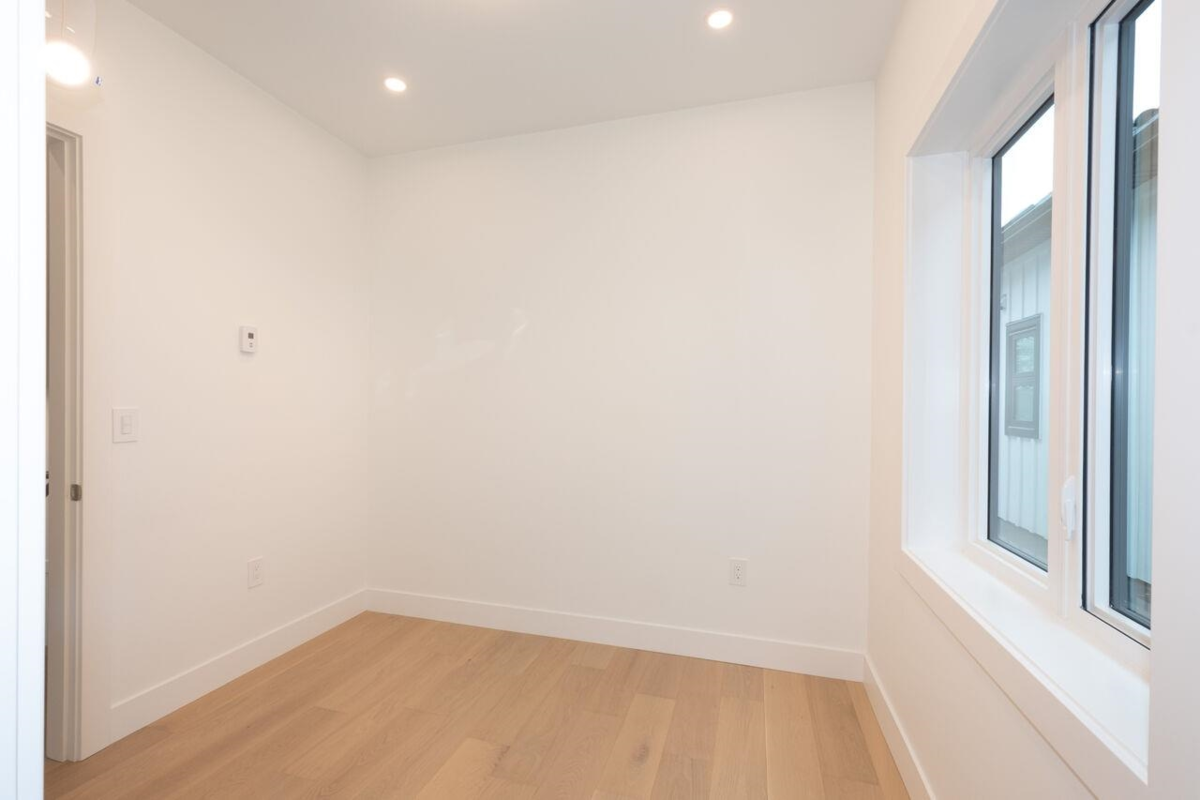 Hallway Photo of 4424 W 4th Avenue, Vancouver, BC