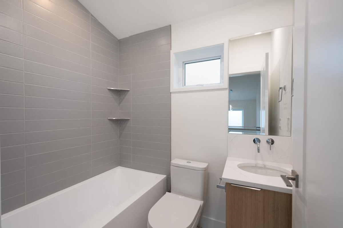 Hot Tub / Spa Photo of 4424 W 4th Avenue, Vancouver, BC