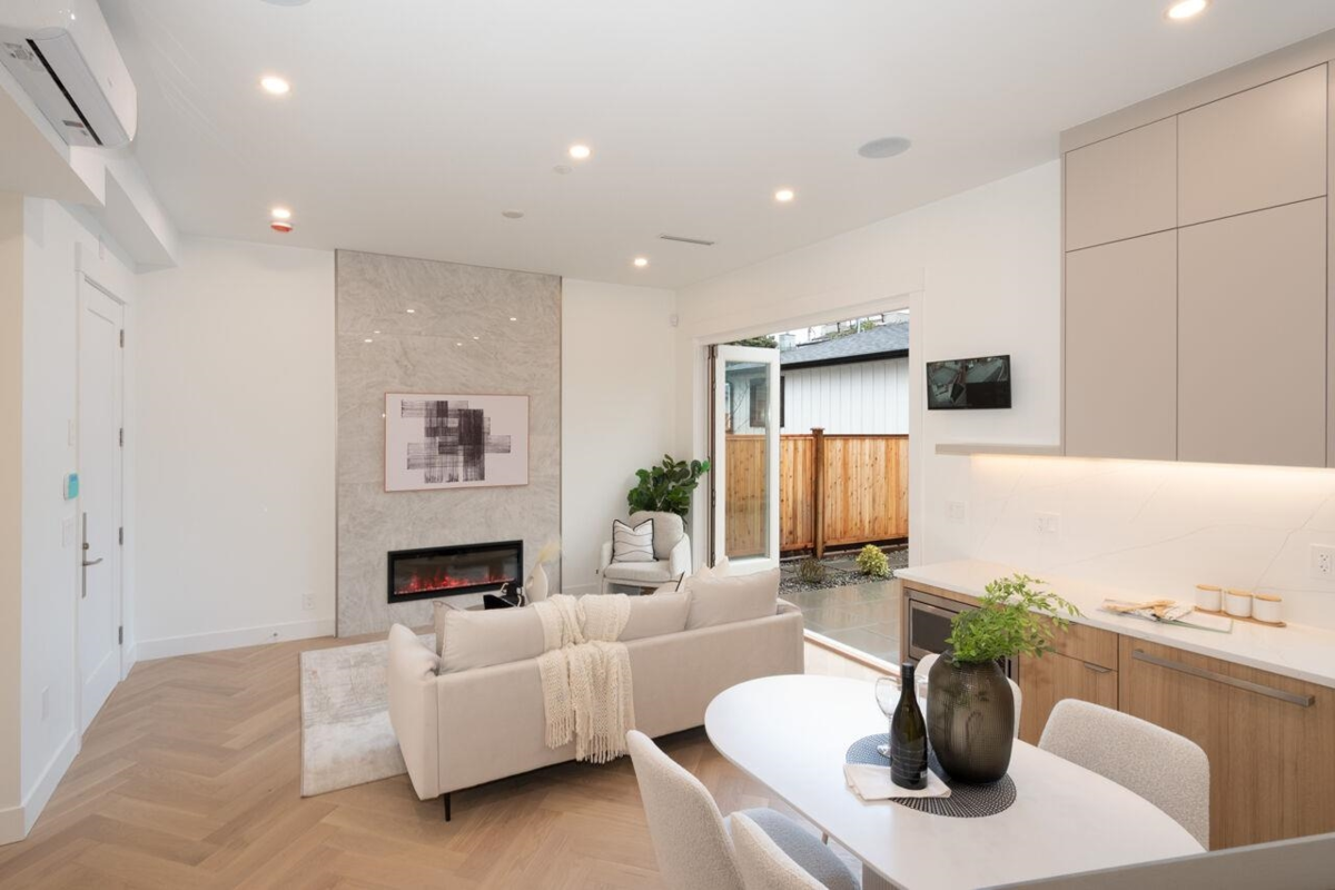 Kitchen Island Photo of 4424 W 4th Avenue, Vancouver, BC