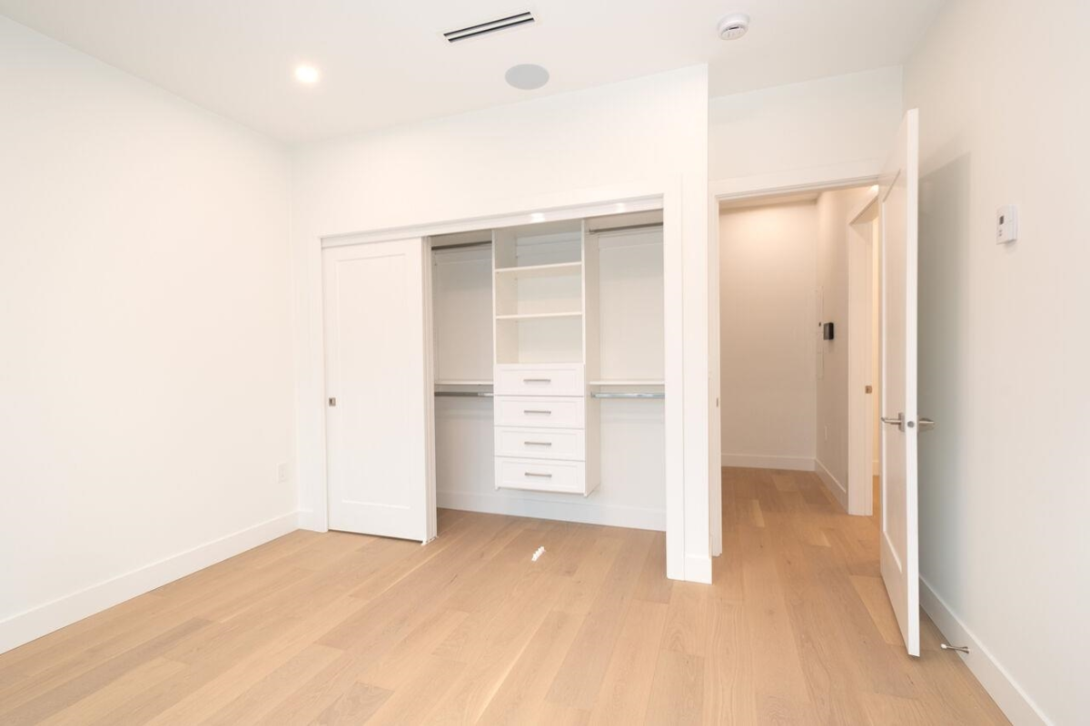 Laundry Room Photo of 4424 W 4th Avenue, Vancouver, BC