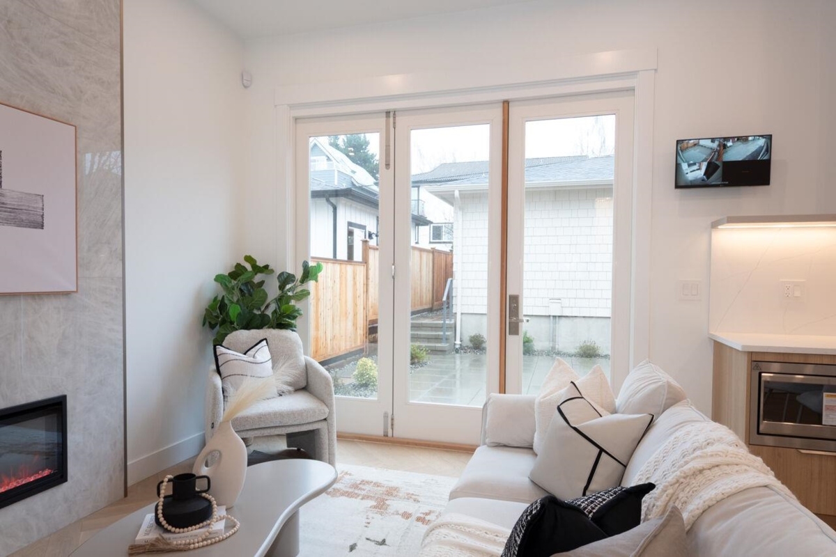 Primary Bathroom Photo of 4424 W 4th Avenue, Vancouver, BC