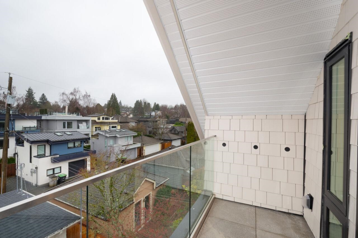 Swimming Pool Photo of 4424 W 4th Avenue, Vancouver, BC