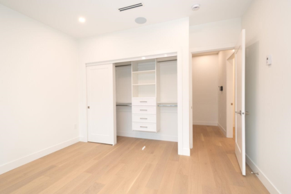 Laundry Room Photo of 4424 W 4th Avenue, Vancouver, BC