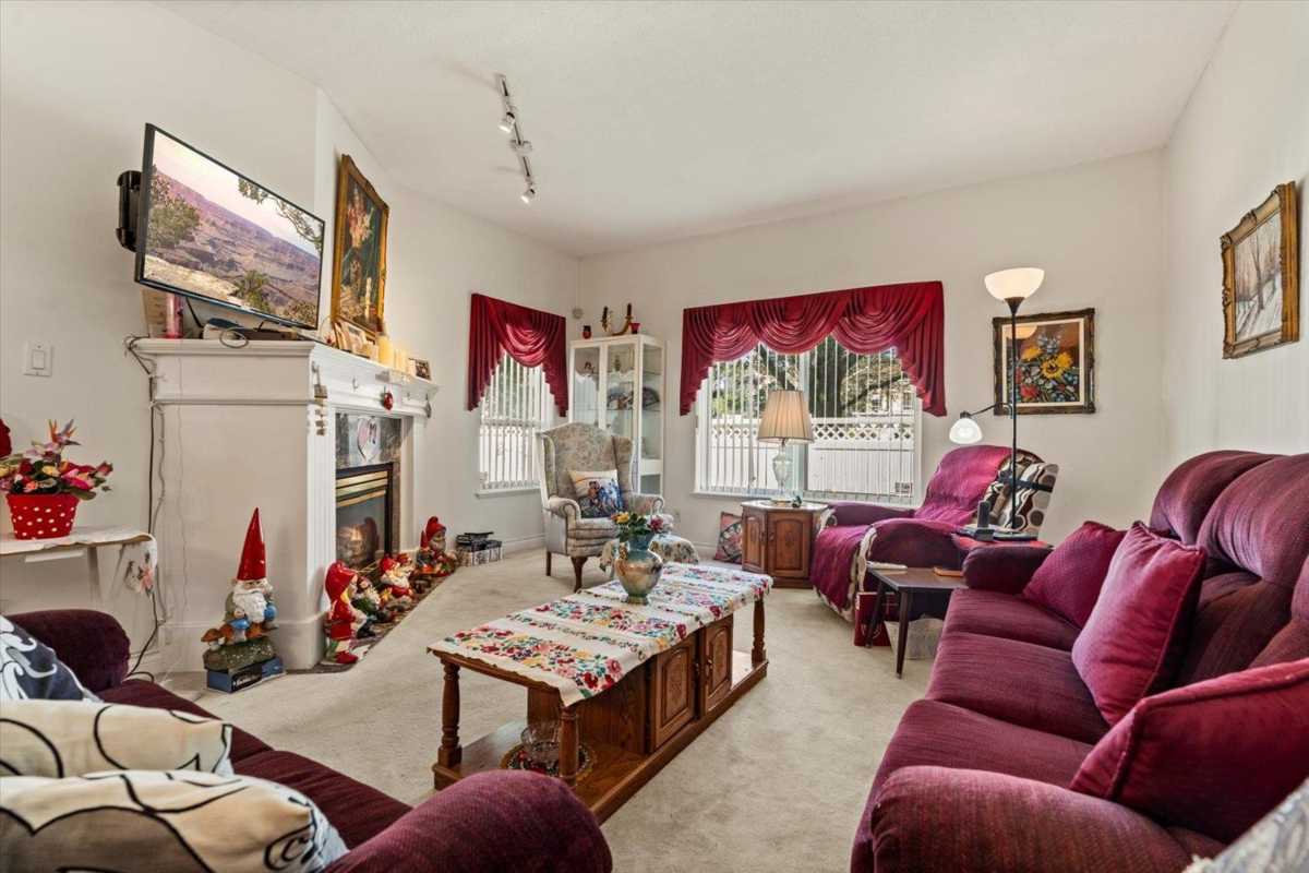 Kitchen Photo of 114 8485 Young Road, Chilliwack, BC