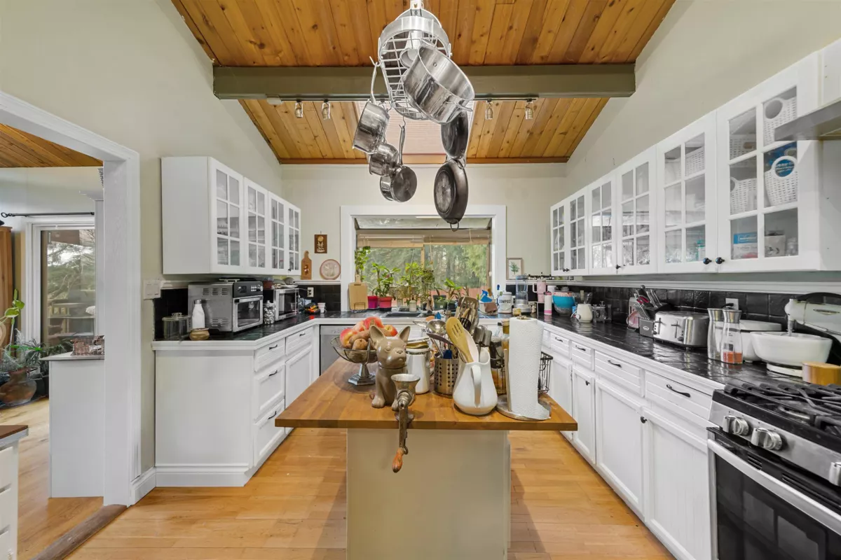 Breakfast Nook Photo of 7701 Horne Street, Mission, BC