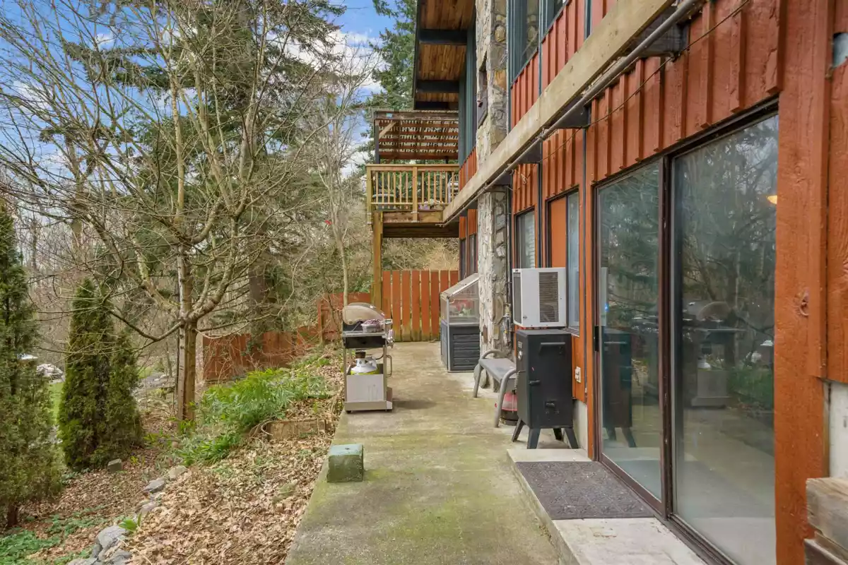 Family Room Photo of 7701 Horne Street, Mission, BC