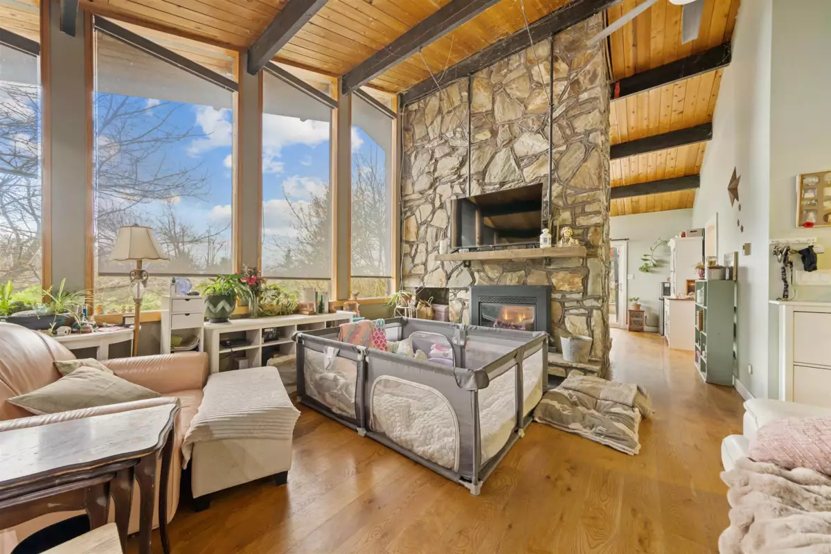 Kitchen Photo of 7701 Horne Street, Mission, BC