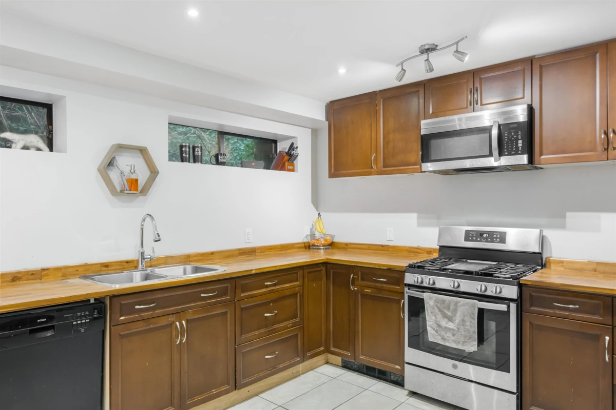 Mudroom Photo of 7701 Horne Street, Mission, BC
