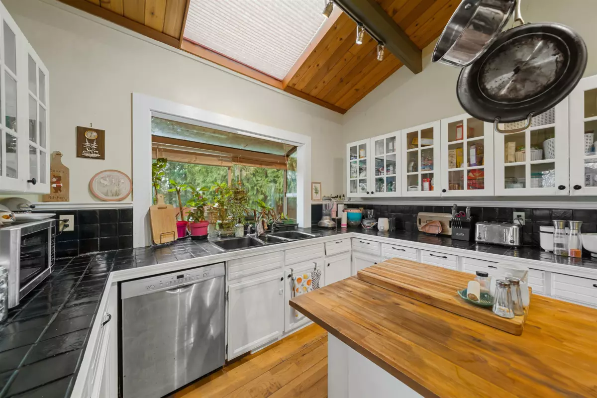 Primary Bedroom Photo of 7701 Horne Street, Mission, BC