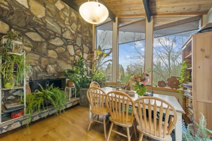 Kitchen Island Photo of 7701 Horne Street, Mission, BC