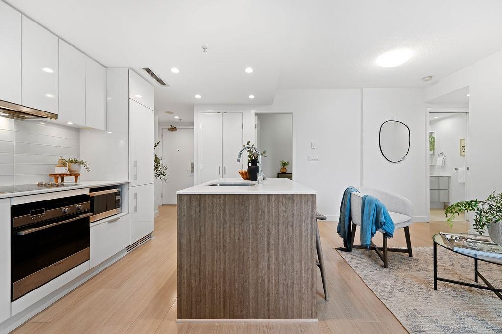 Family Room Photo of 1106 1308 Hornby Street, Vancouver, BC