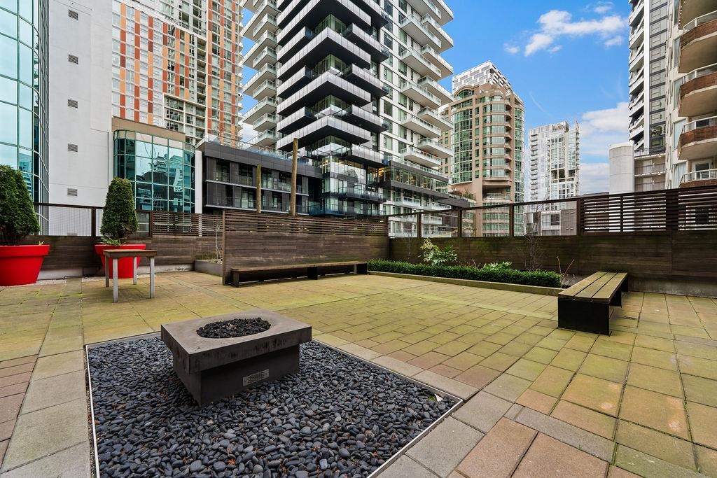 Laundry Room Photo of 1106 1308 Hornby Street, Vancouver, BC