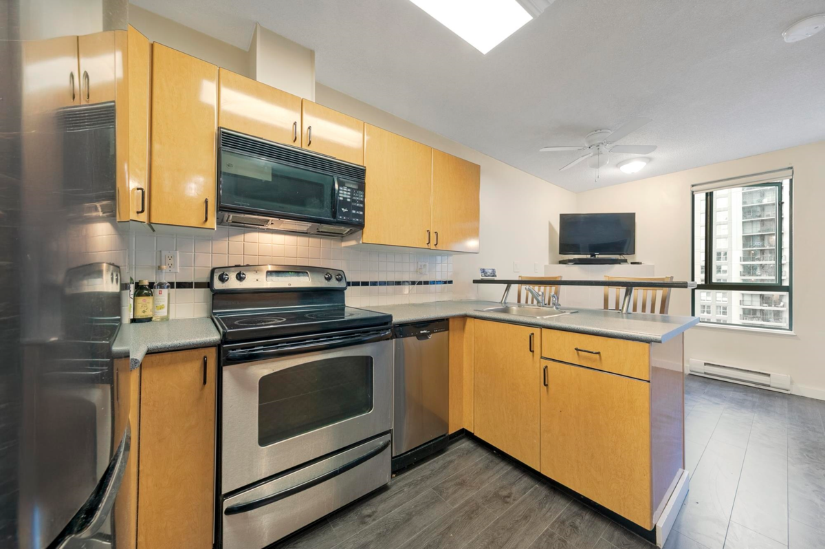 Breakfast Nook Photo of 2010 939 Homer Street, Vancouver, BC