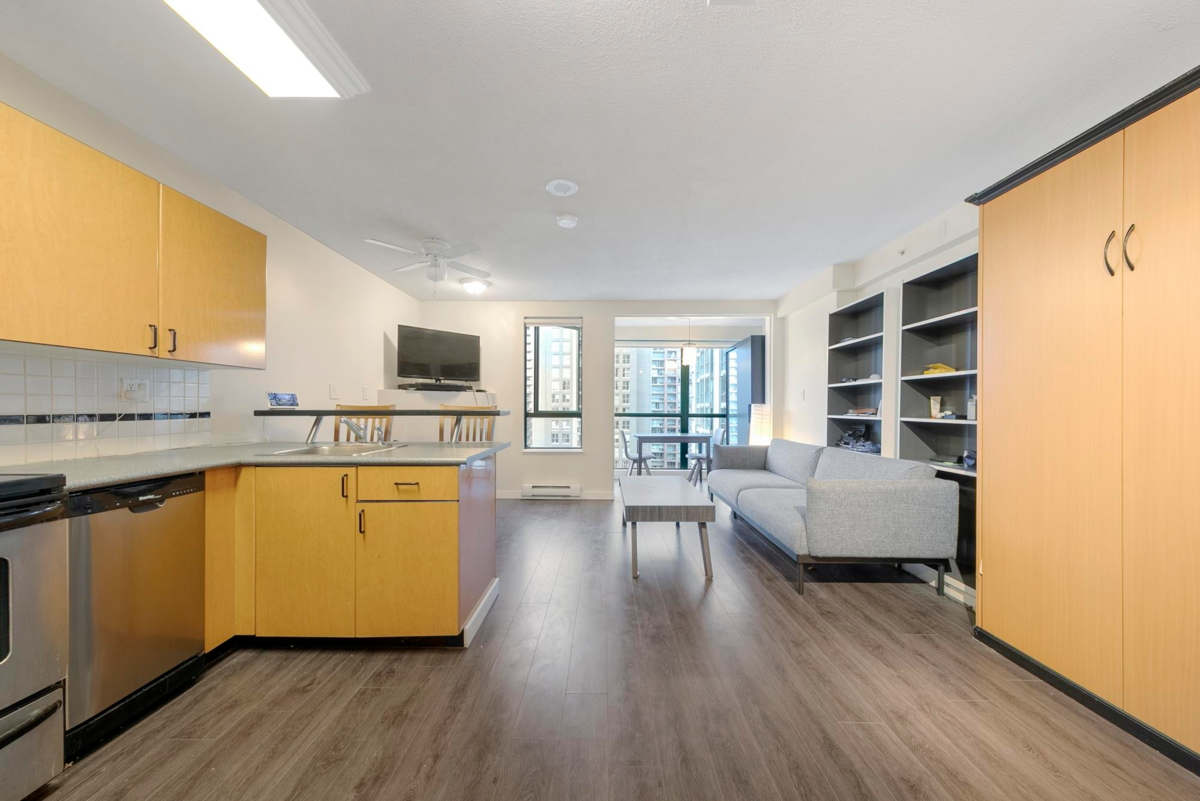 Kitchen Island Photo of 2010 939 Homer Street, Vancouver, BC