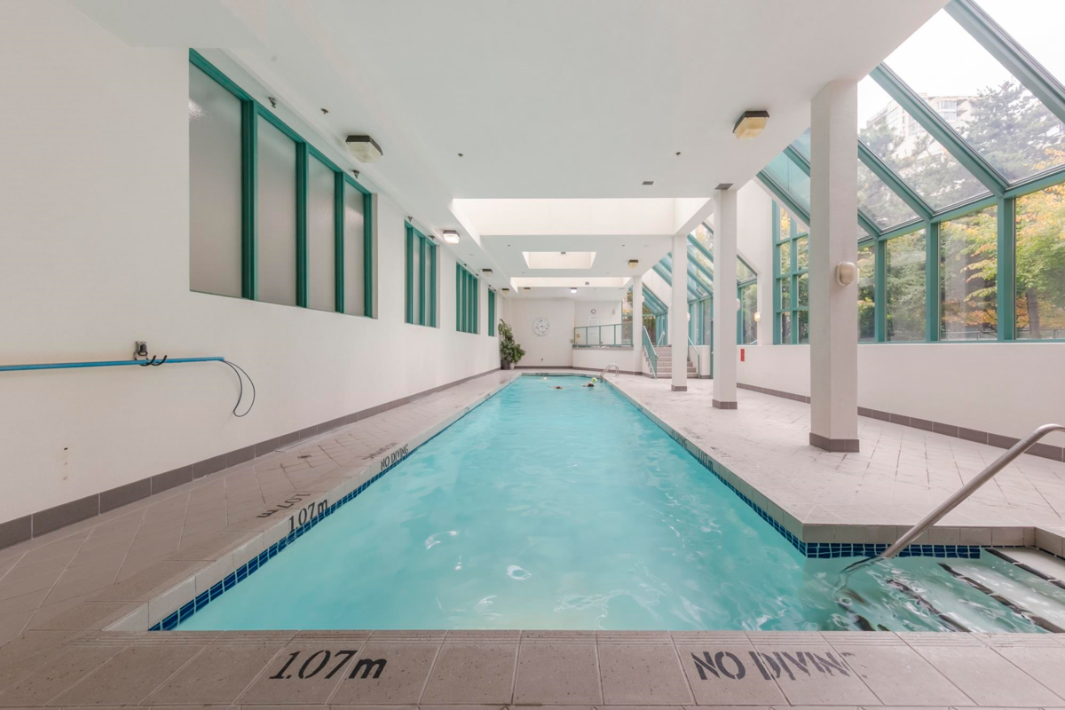 Living Room Photo of 2010 939 Homer Street, Vancouver, BC