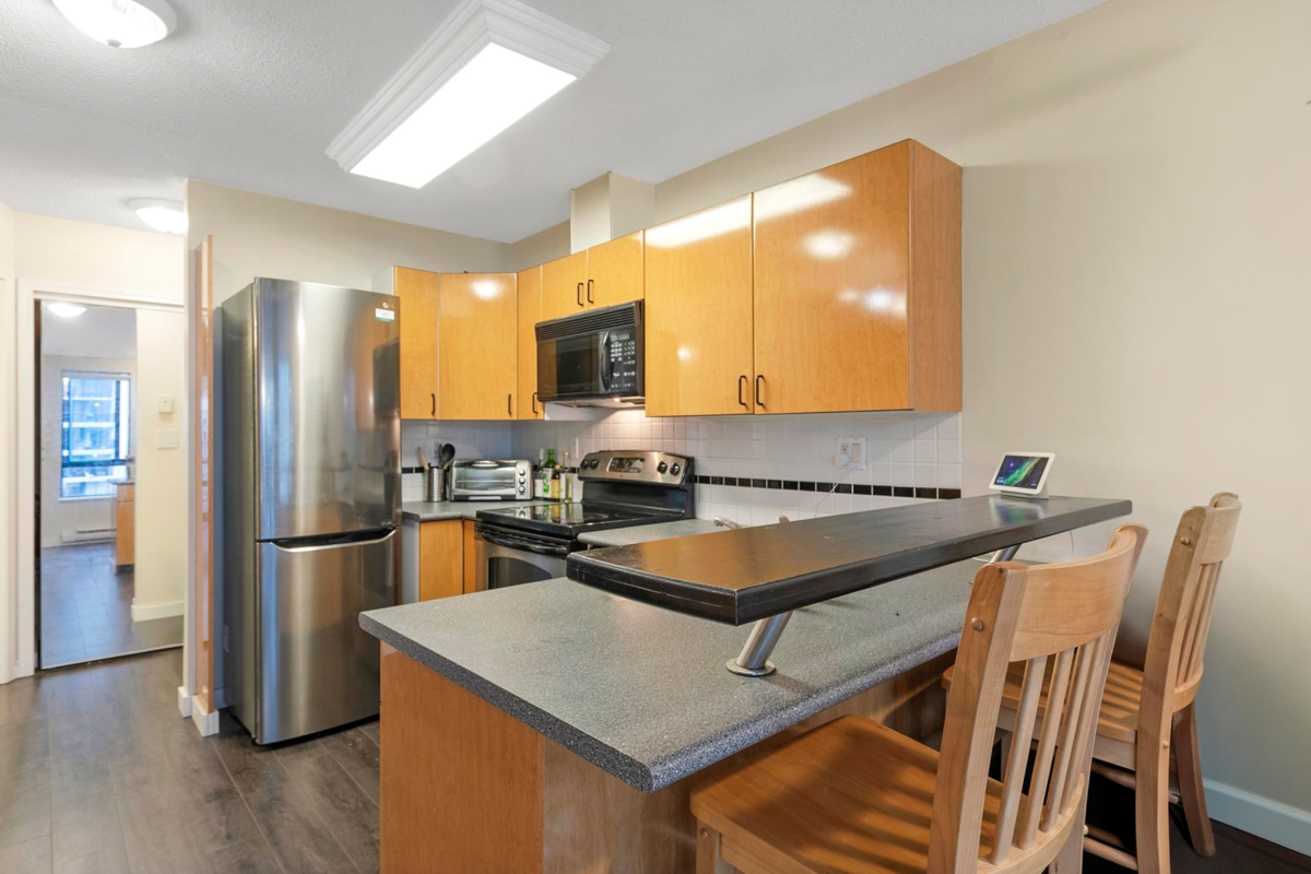 Primary Bathroom Photo of 2010 939 Homer Street, Vancouver, BC