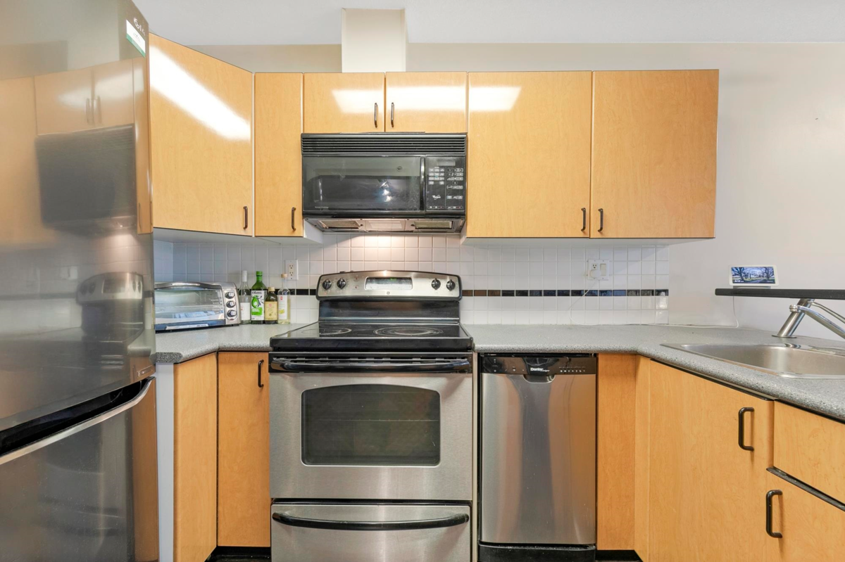 Primary Bedroom Photo of 2010 939 Homer Street, Vancouver, BC