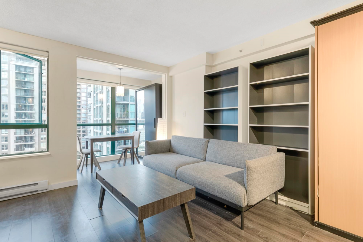 Walk-In Closet Photo of 2010 939 Homer Street, Vancouver, BC