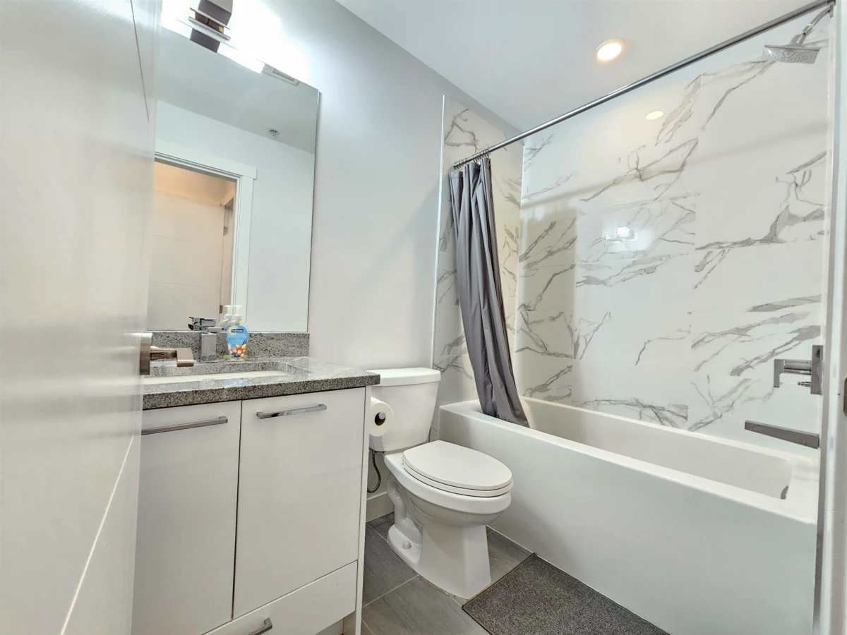 Kitchen Island Photo of 508 20696 Eastleigh Crescent, Langley, BC