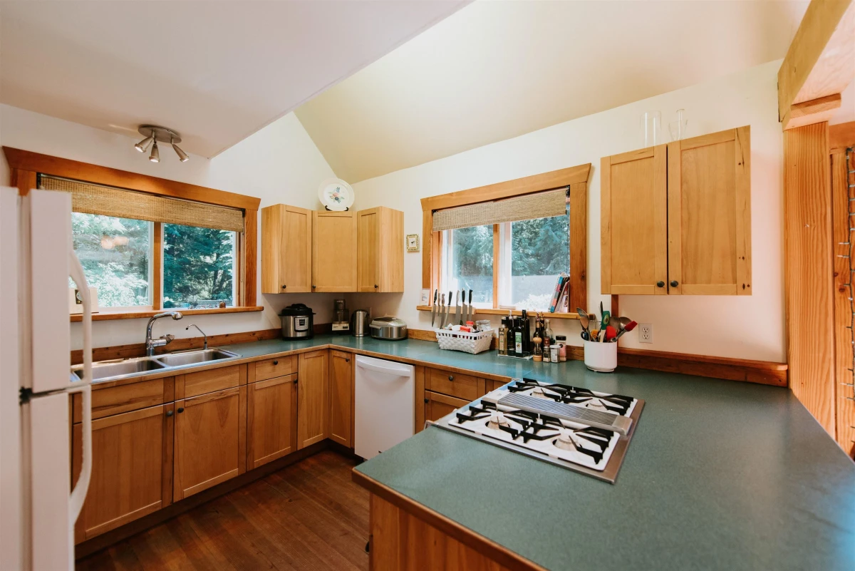 Family Room Photo of 981 Conrad Road, Roberts Creek, BC