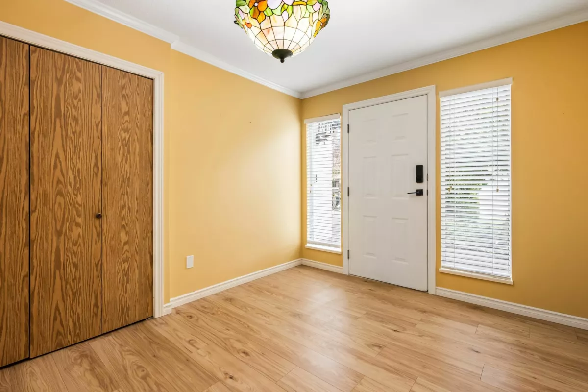 Hallway Photo of 7575 Diamond Crescent, Chilliwack, BC