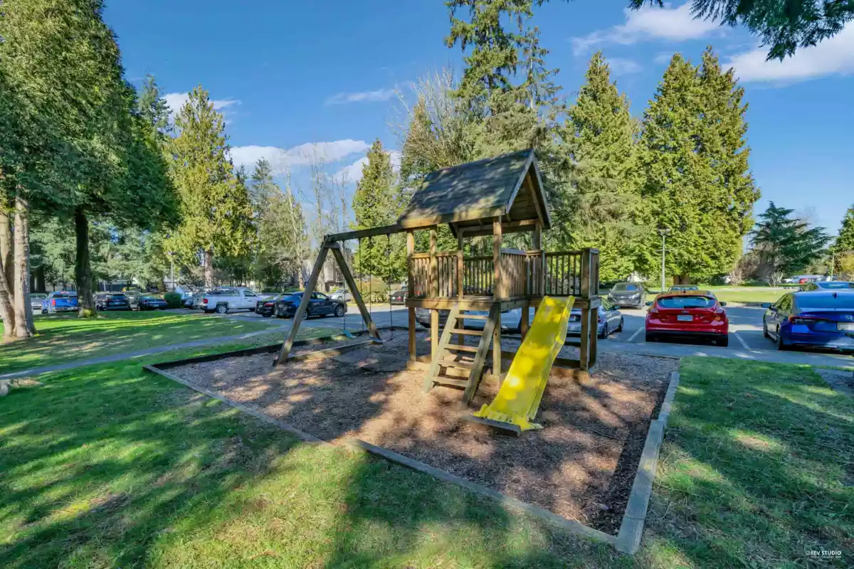 Bedroom 4 Photo of 14826 Holly Park Lane, Surrey, BC
