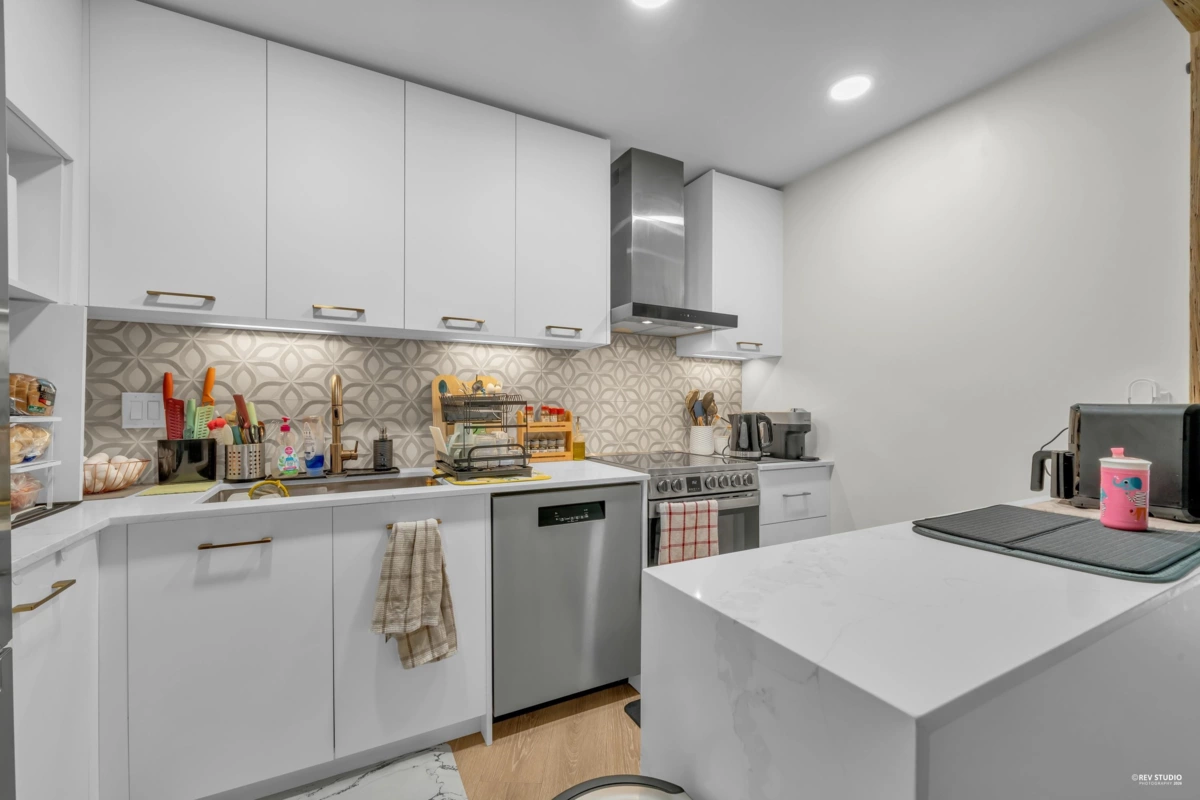 Breakfast Nook Photo of 14826 Holly Park Lane, Surrey, BC