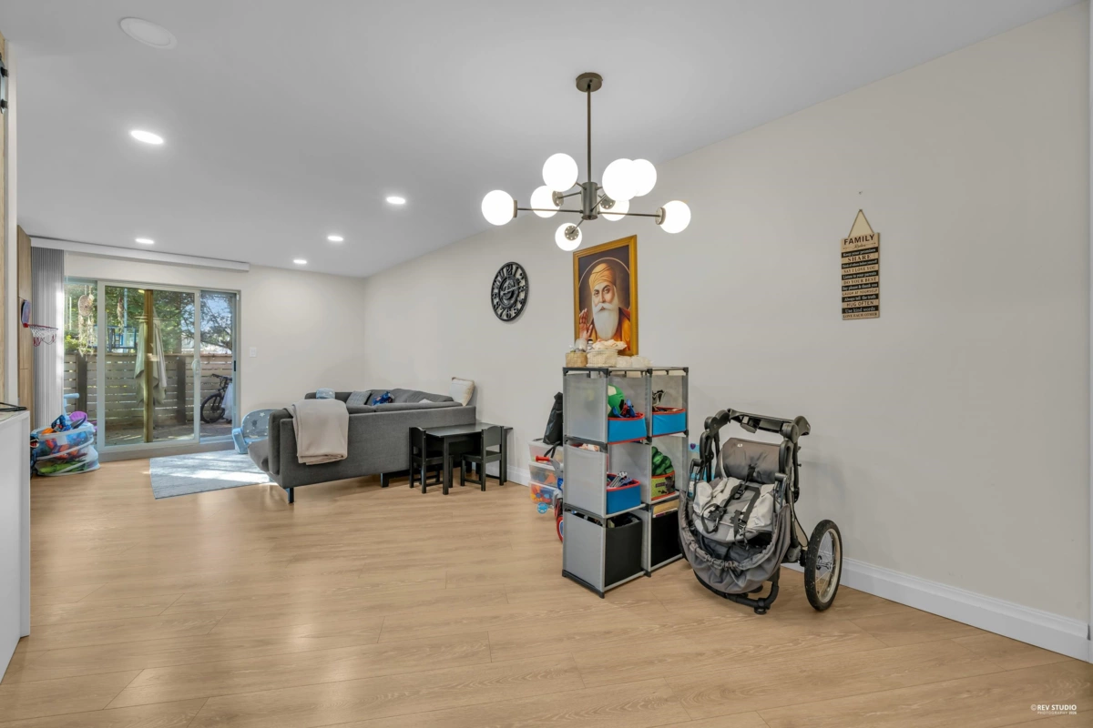 Dining Area Photo of 14826 Holly Park Lane, Surrey, BC