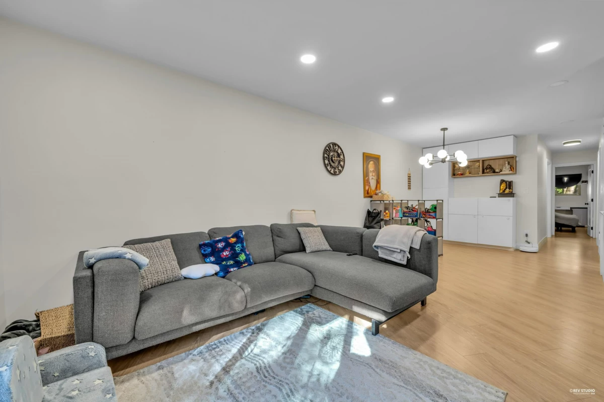 Family Room Photo of 14826 Holly Park Lane, Surrey, BC