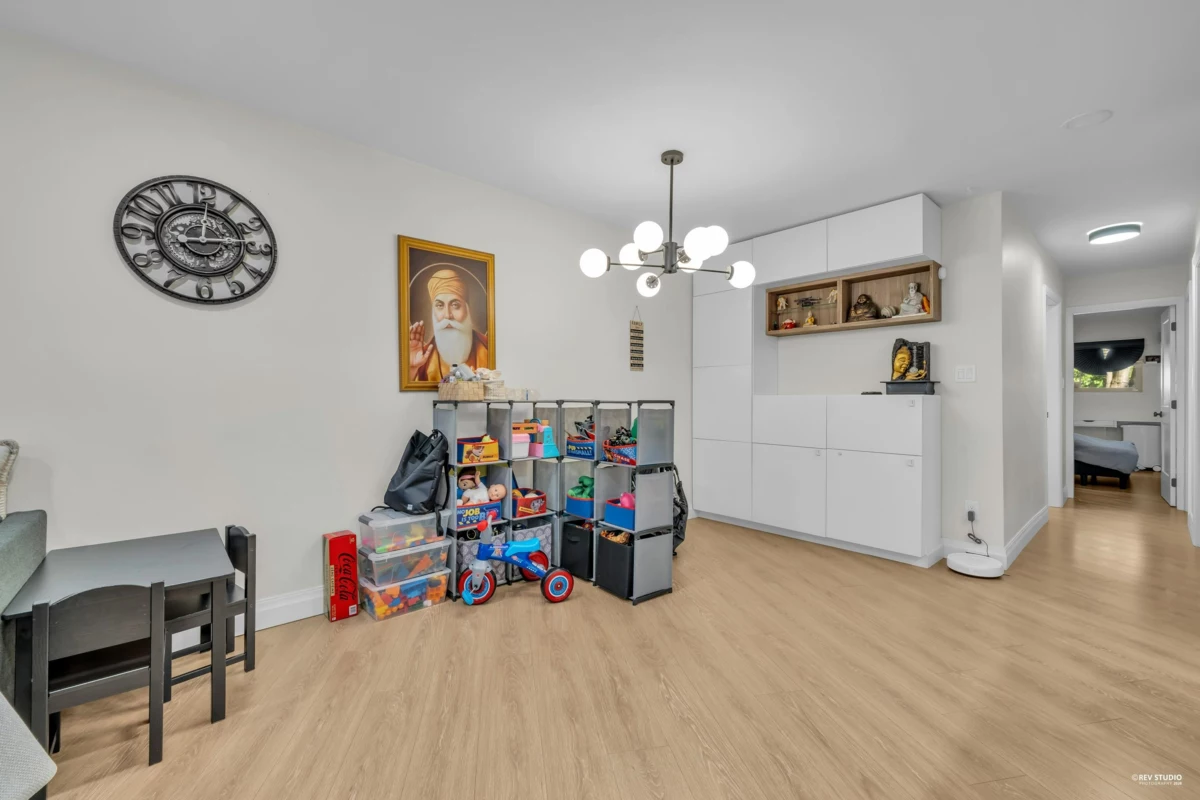 Kitchen Photo of 14826 Holly Park Lane, Surrey, BC